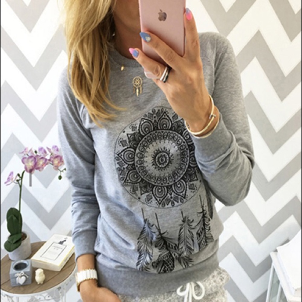 Feather dream catcher sweater 🖤